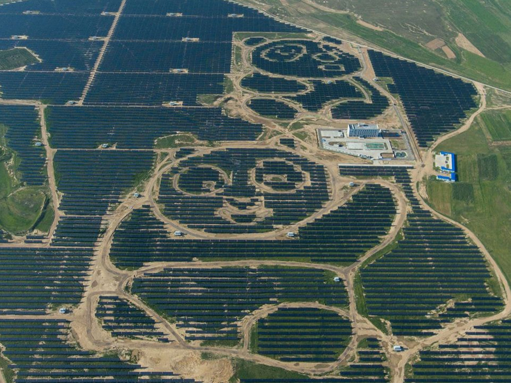 Giant Medong power plant in China - Solar vs Grid power plant